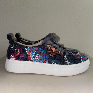 J/Slides Aprie Embroidered Floral Platform Sneakers Black Gray